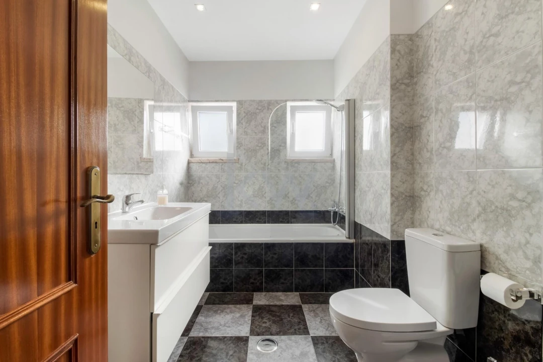 Moradia T5 para Venda em Laranjeiro e Feijó Foto 28