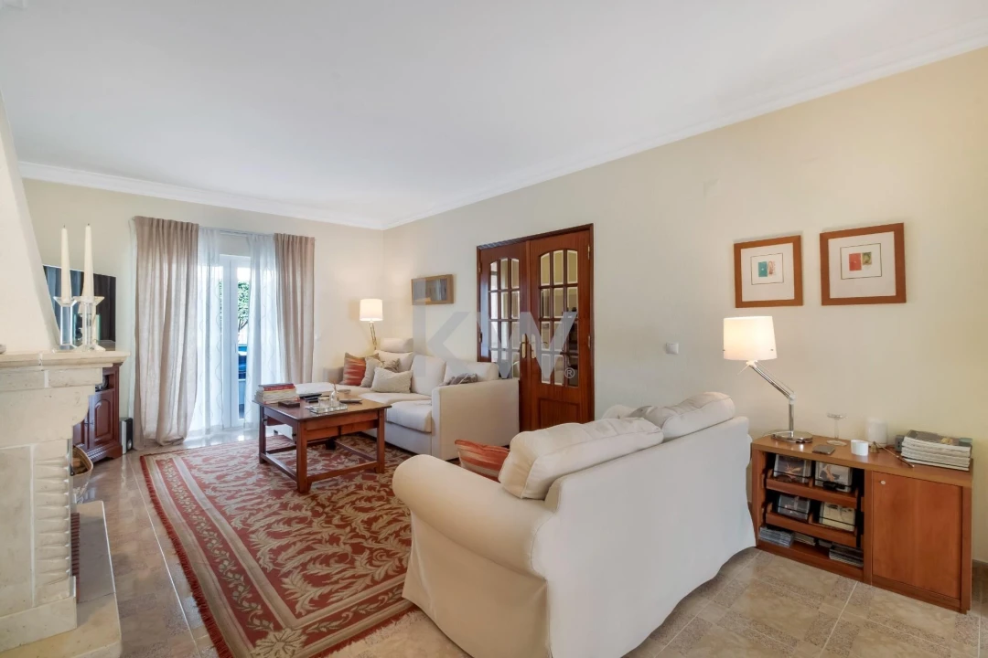 Moradia T5 para Venda em Laranjeiro e Feijó Foto 6