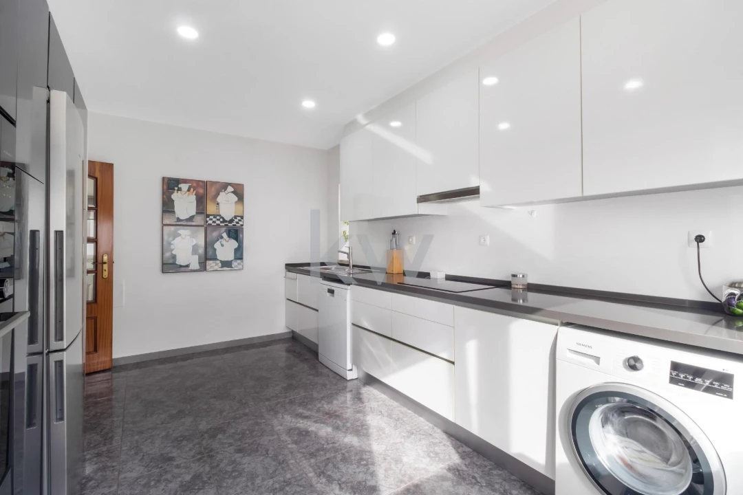 Moradia T5 para Venda em Laranjeiro e Feijó Foto 9