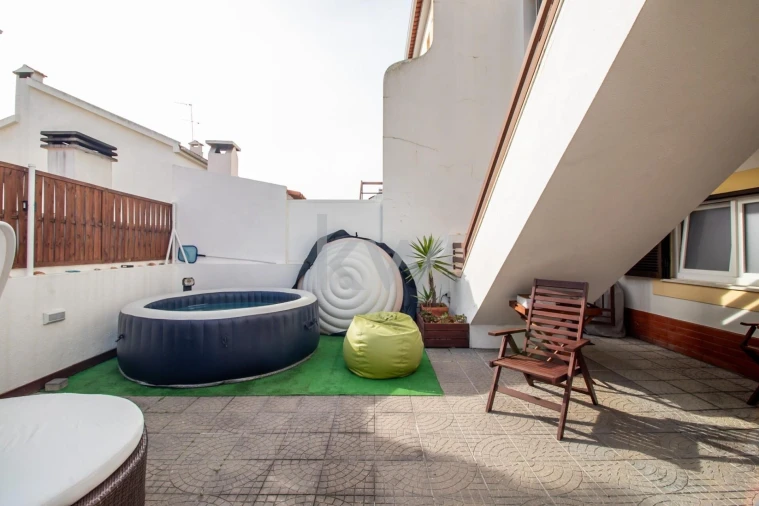 Moradia T5 para Venda em Laranjeiro e Feijó Foto 15