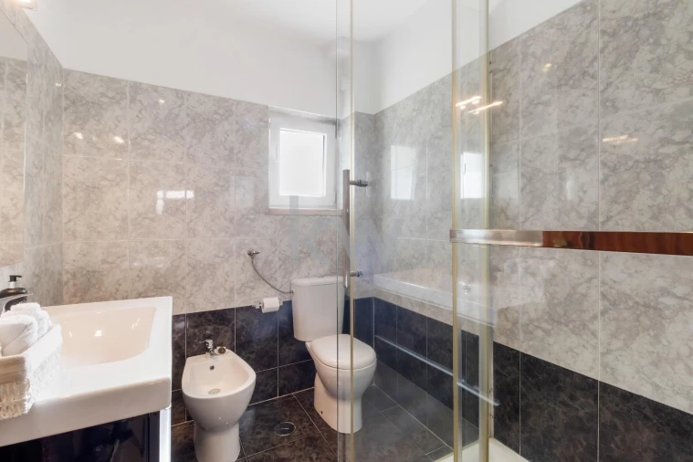 Moradia T5 para Venda em Laranjeiro e Feijó Foto 21