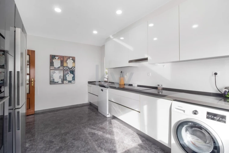 Moradia T5 para Venda em Laranjeiro e Feijó Foto 9