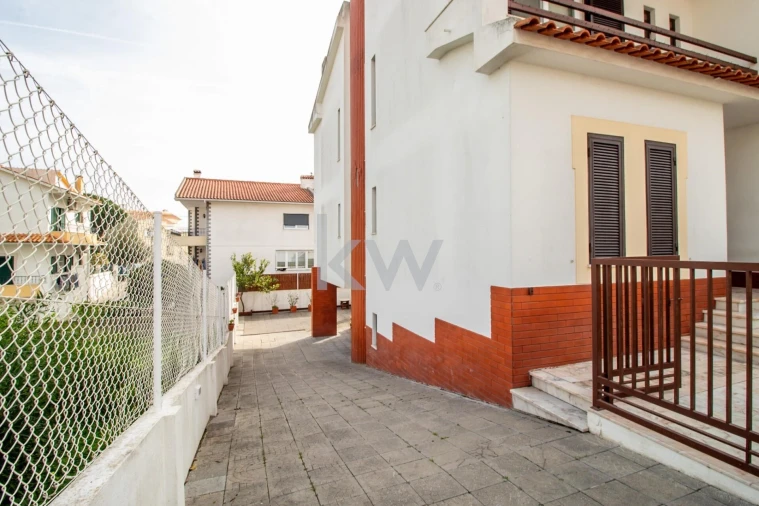 Moradia T5 para Venda em Laranjeiro e Feijó Foto 48