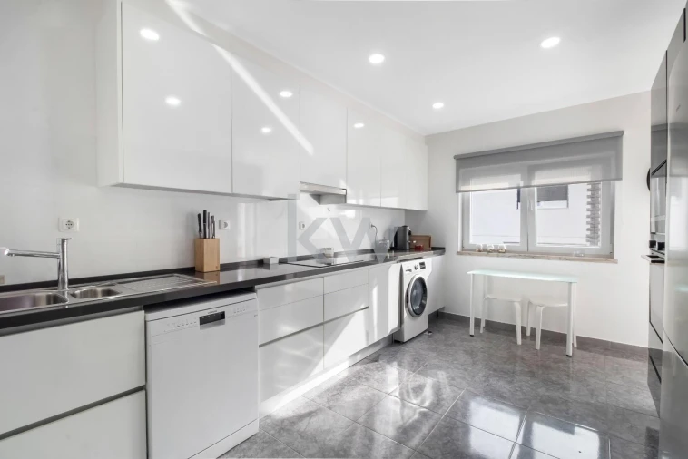 Moradia T5 para Venda em Laranjeiro e Feijó Foto 7