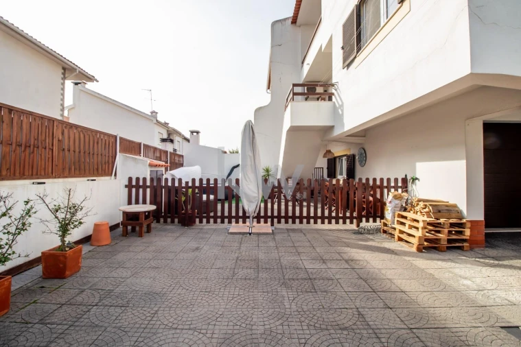 Moradia T5 para Venda em Laranjeiro e Feijó Foto 40