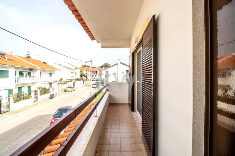 Moradia T5 para Venda em Laranjeiro e Feijó Foto 27