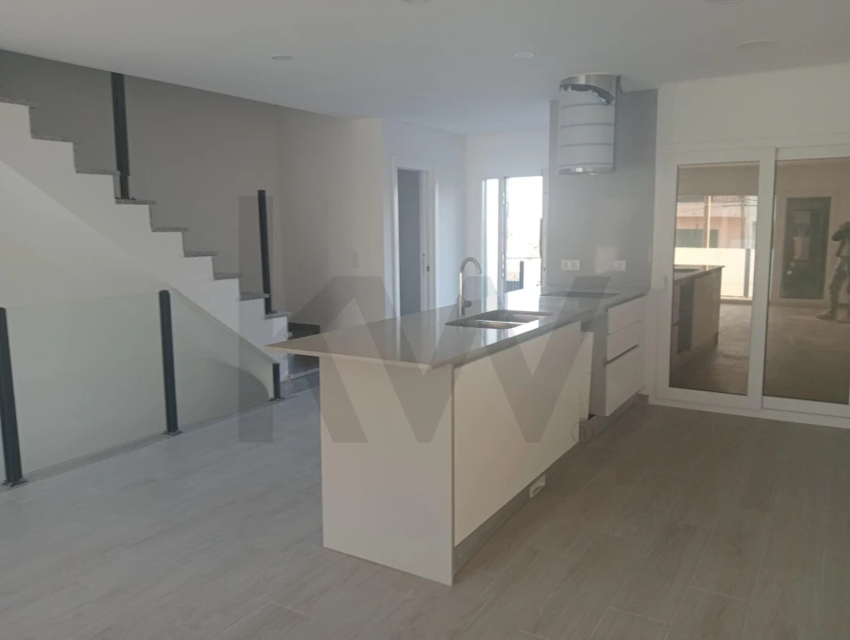 Moradia T5 para Venda em Corroios Foto 11