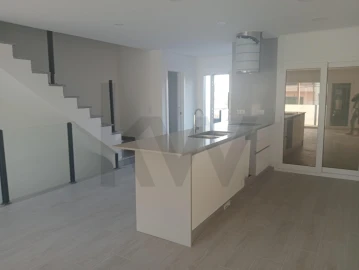 Moradia T5 para Venda em Corroios