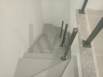 Moradia T5 para Venda em Corroios
