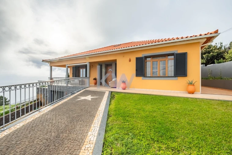 Moradia T3 para Venda em Prazeres Foto 57