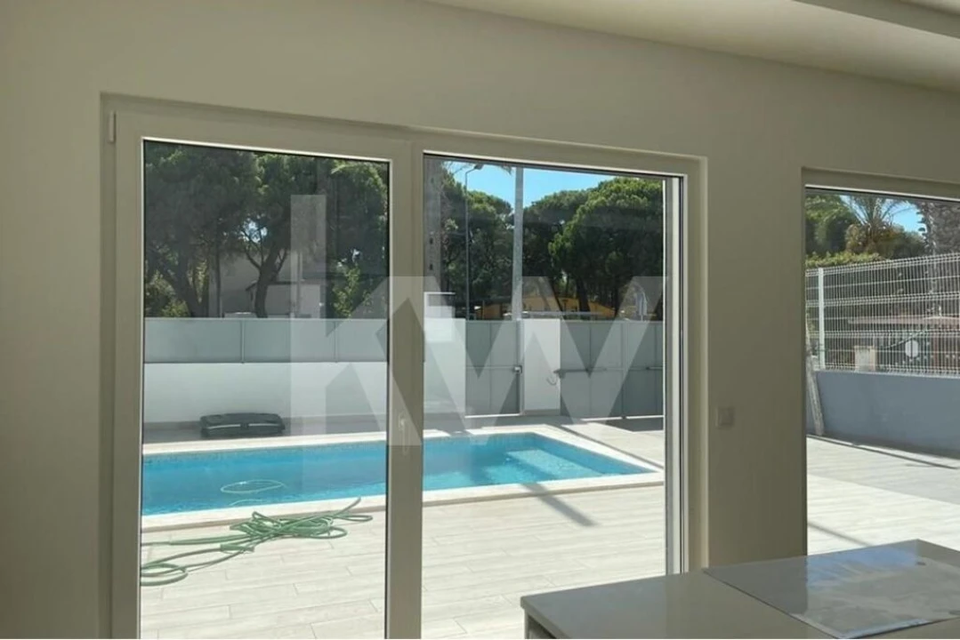 Moradia T5 para Venda em Caparica e Trafaria Foto 2