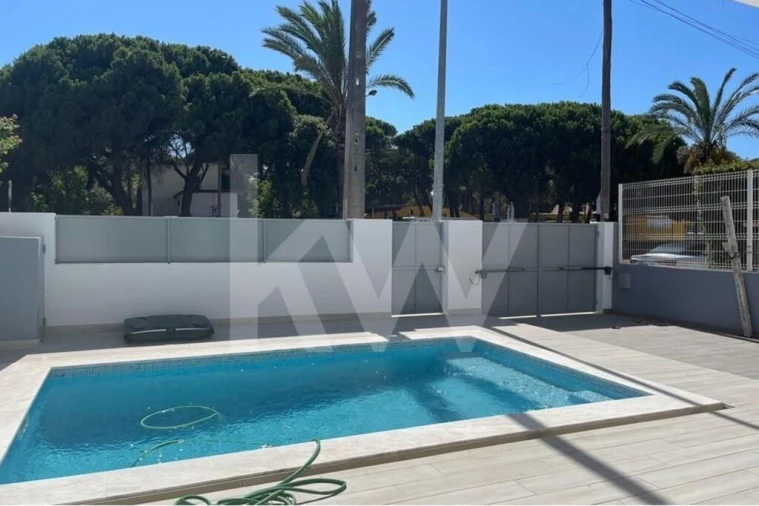 Moradia T5 para Venda em Caparica e Trafaria Foto 1