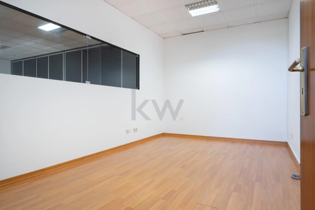 Armazém para Venda em Cernache Foto 37