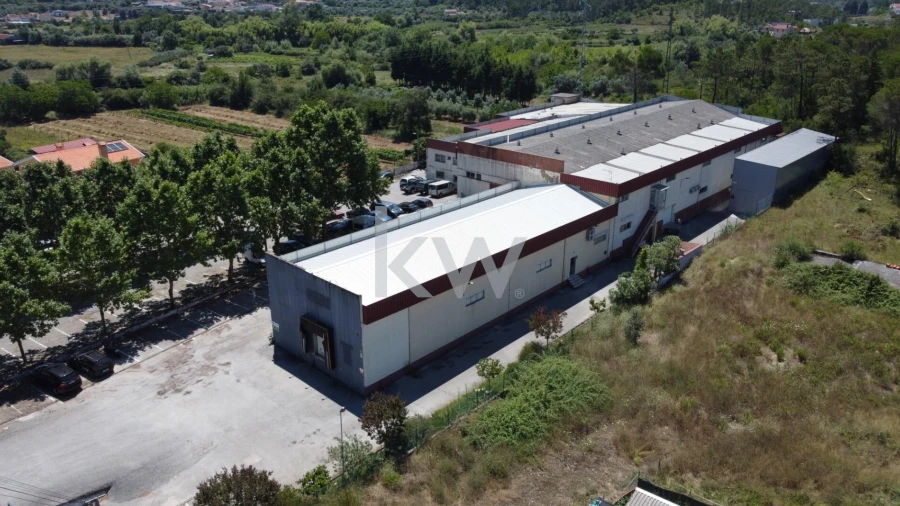 Armazém para Venda em Cernache
