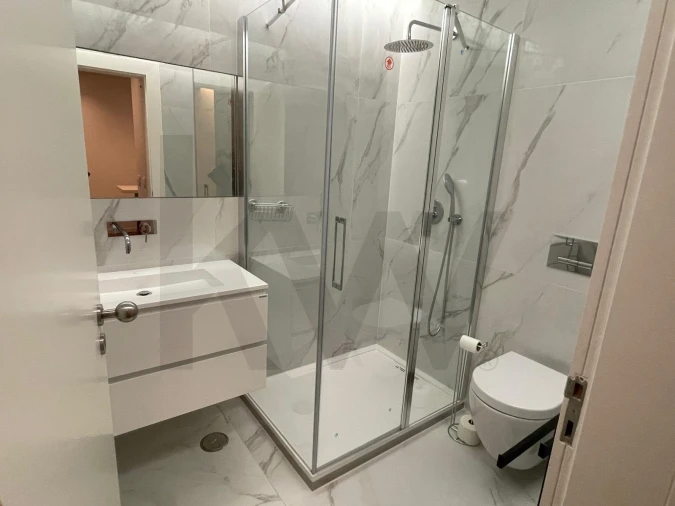 Apartamento T1 para Arrendamento em Misericórdia Foto 18