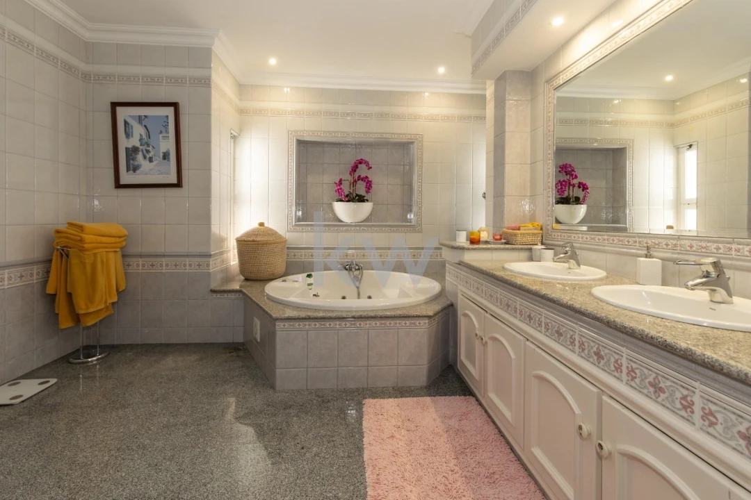 Moradia T5 para Venda em Santa Clara Foto 17