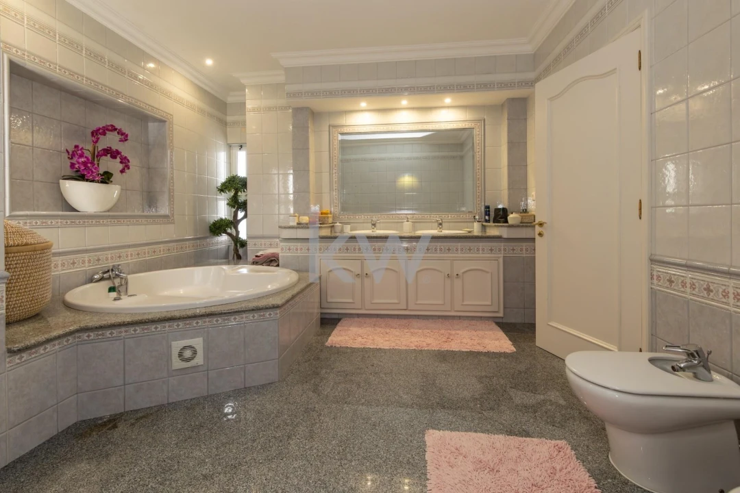 Moradia T5 para Venda em Santa Clara Foto 18