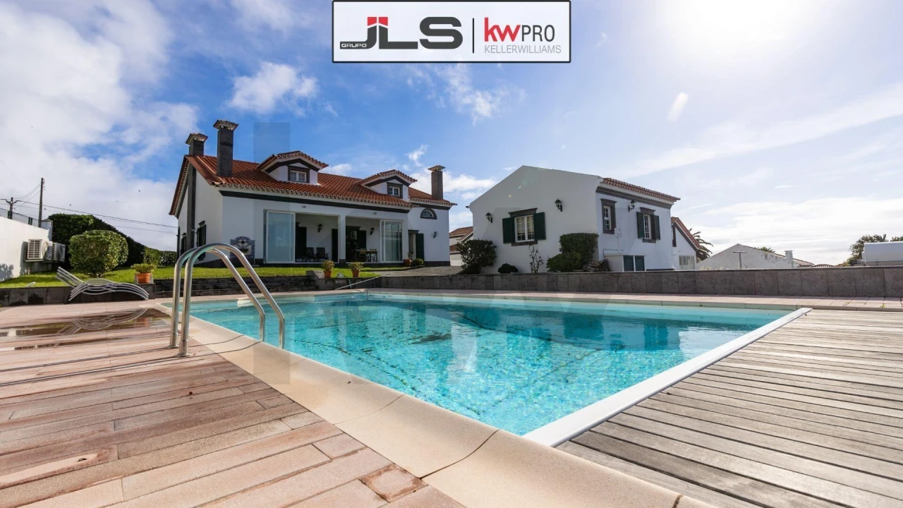 Moradia T5 para Venda em Santa Clara Foto 1