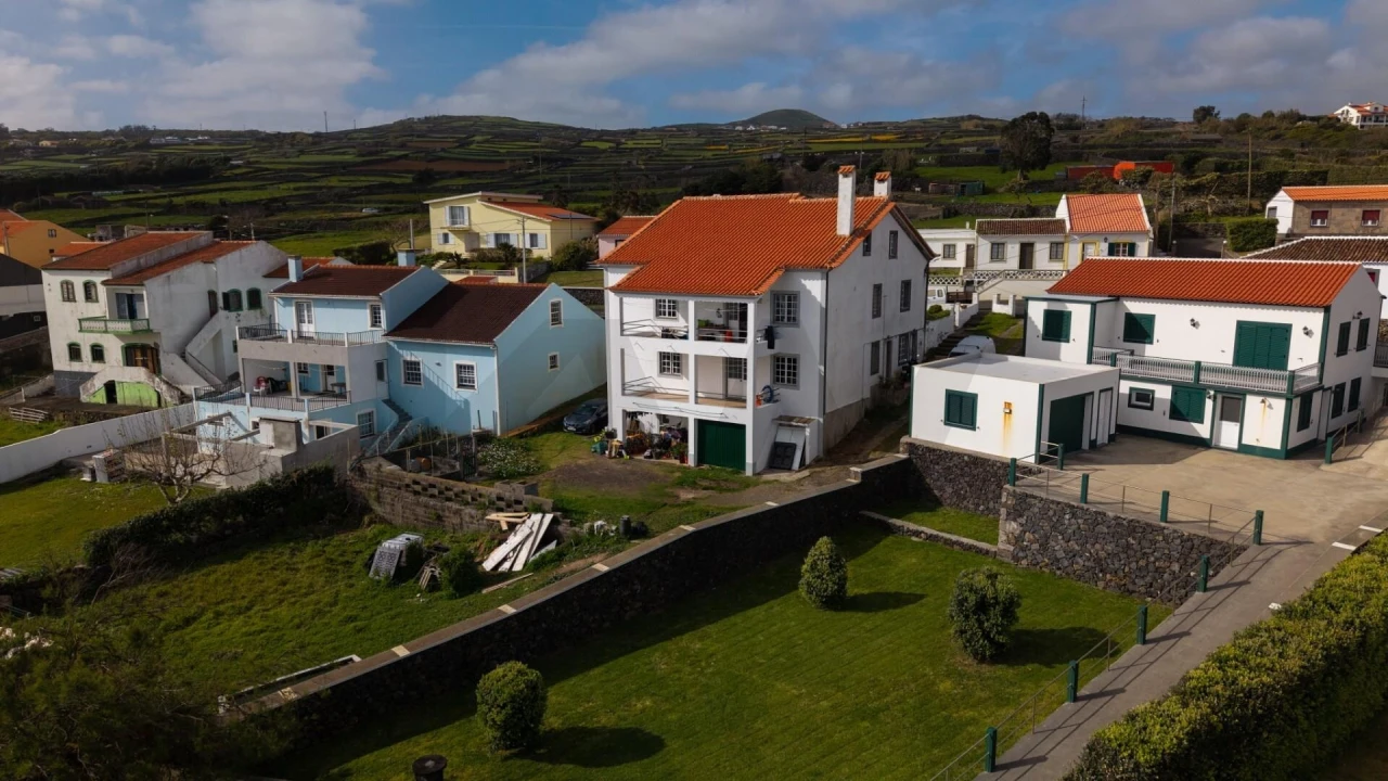 Moradia T6 para Venda em Porto Judeu Foto 6