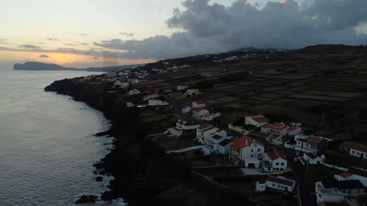 Moradia T6 para Venda em Porto Judeu Foto 36