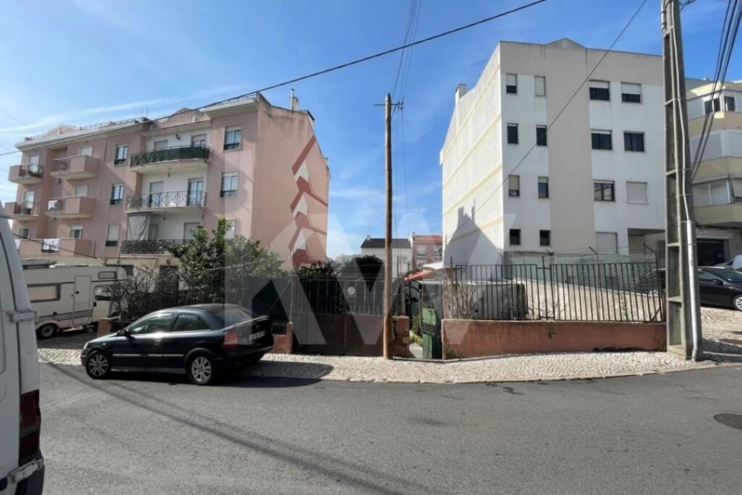 Terreno para Venda em Póvoa de Santo Adrião e Olival Basto Foto 1
