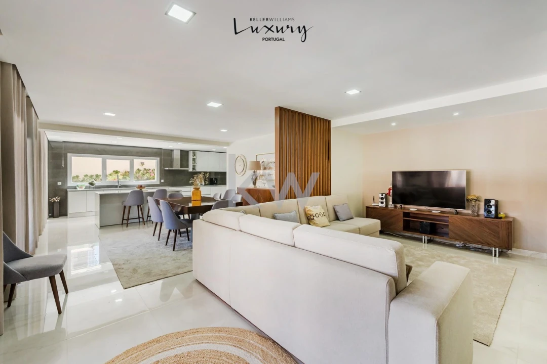 Moradia T5 para Venda em Febres Foto 12