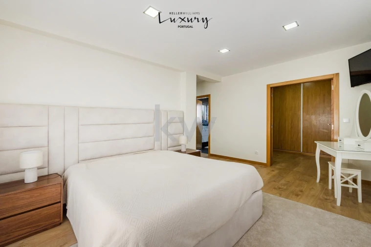 Moradia T5 para Venda em Febres Foto 24