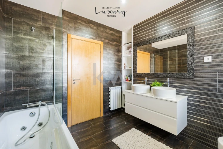 Moradia T5 para Venda em Febres Foto 25