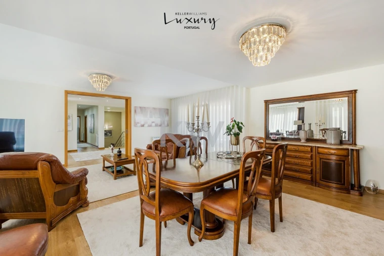 Moradia T5 para Venda em Febres Foto 6