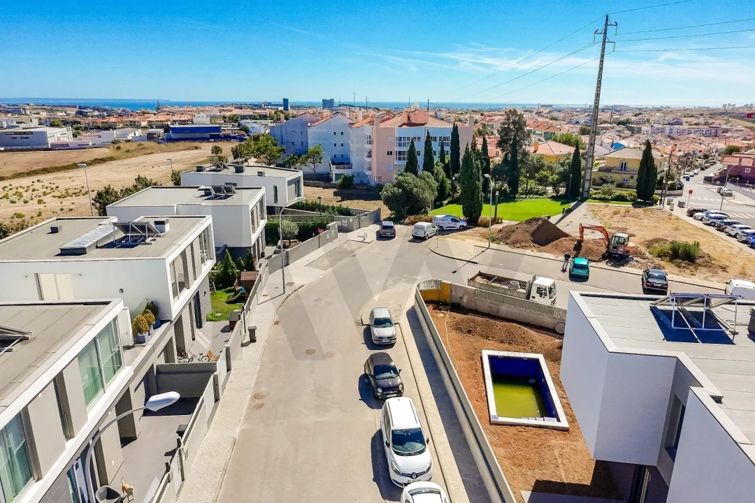 Moradia T4 para Venda em Porto Salvo Foto 27