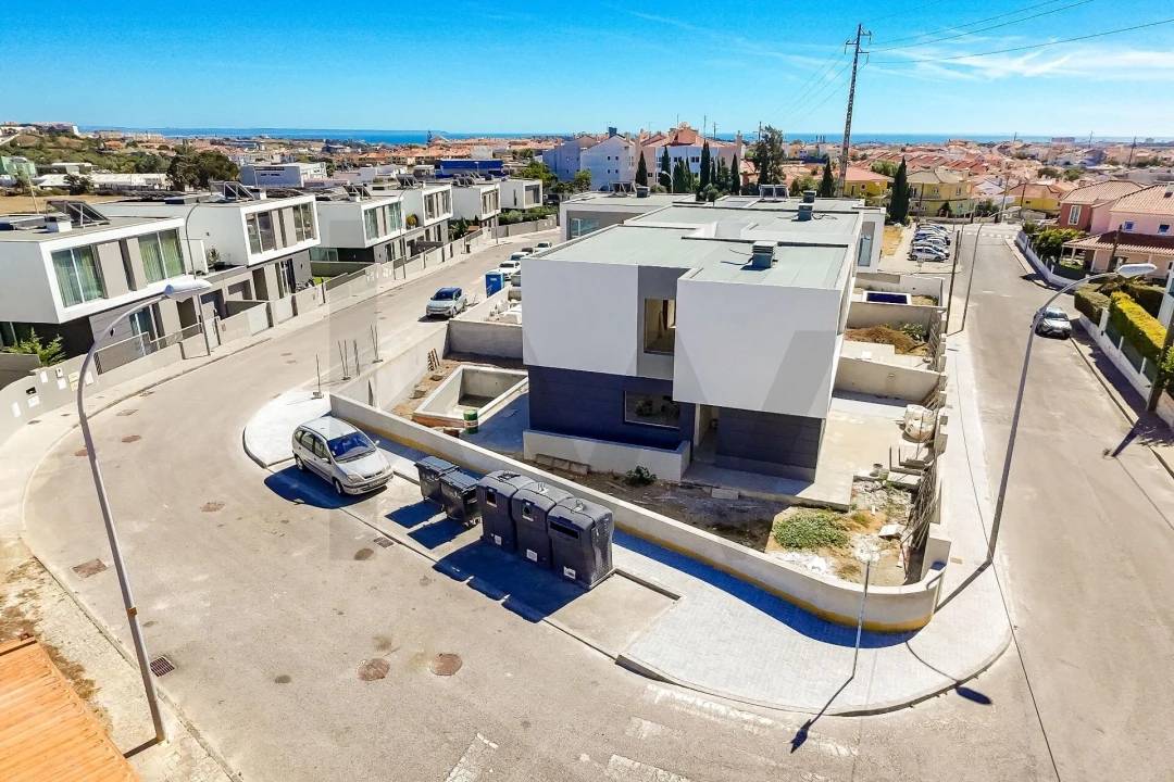 Moradia T4 para Venda em Porto Salvo Foto 33