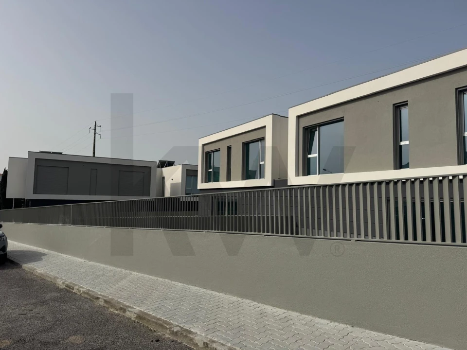 Moradia T4 para Venda em Porto Salvo Foto 47