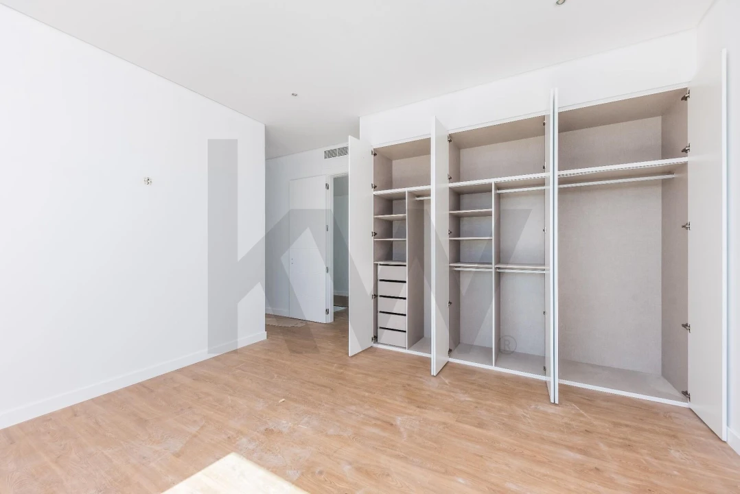 Moradia T4 para Venda em Porto Salvo Foto 13