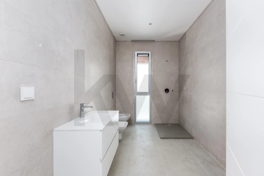 Moradia T4 para Venda em Porto Salvo Foto 15