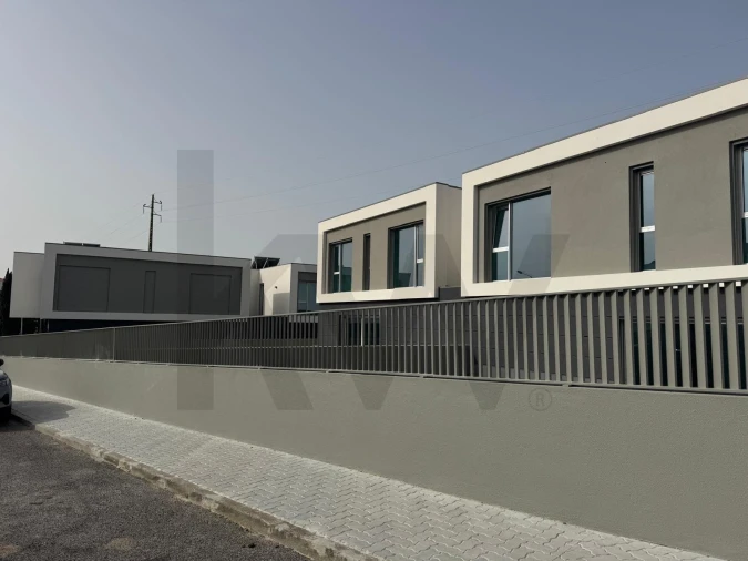 Moradia T4 para Venda em Porto Salvo Foto 47