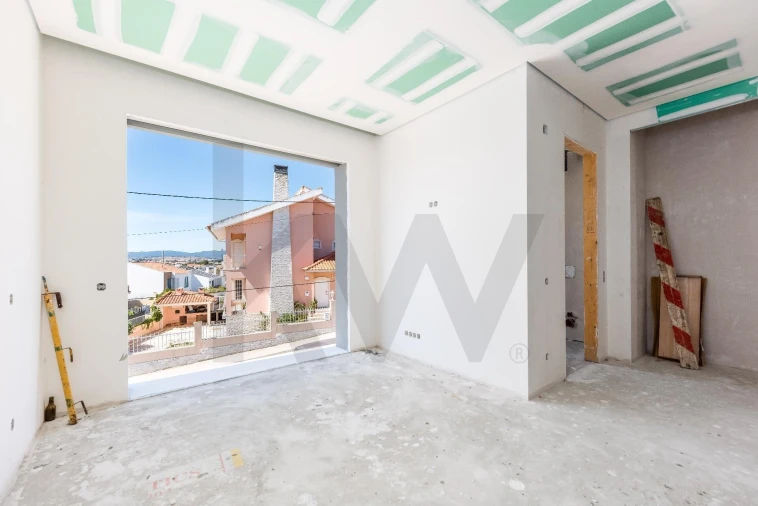 Moradia T4 para Venda em Porto Salvo Foto 16