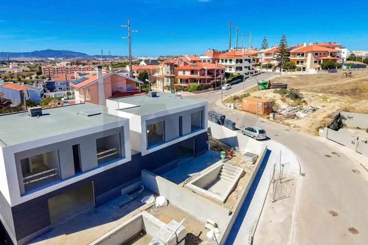 Moradia T4 para Venda em Porto Salvo Foto 44