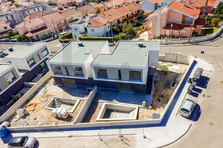 Moradia T4 para Venda em Porto Salvo Foto 40