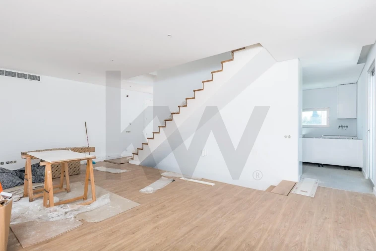 Moradia T4 para Venda em Porto Salvo Foto 4