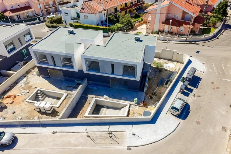 Moradia T4 para Venda em Porto Salvo Foto 39