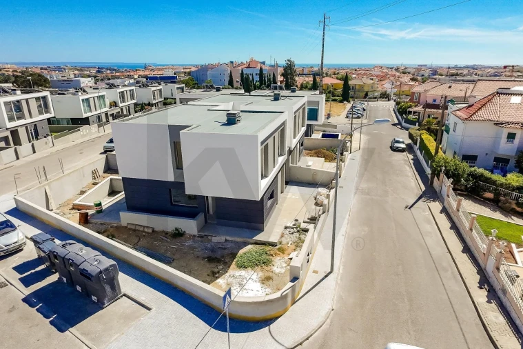 Moradia T4 para Venda em Porto Salvo Foto 35