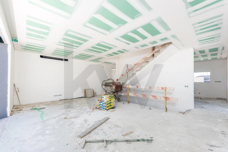 Moradia T4 para Venda em Porto Salvo Foto 7