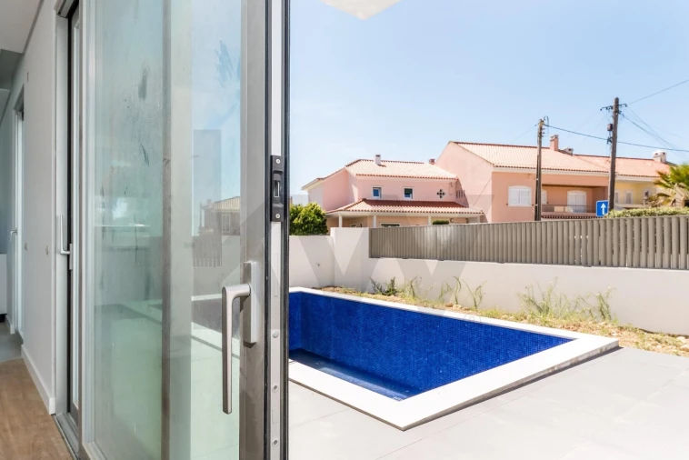 Moradia T4 para Venda em Porto Salvo Foto 2