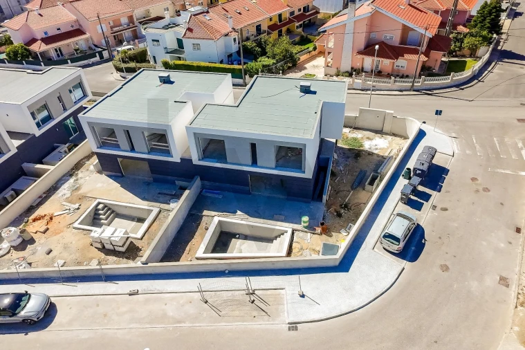 Moradia T4 para Venda em Porto Salvo Foto 41