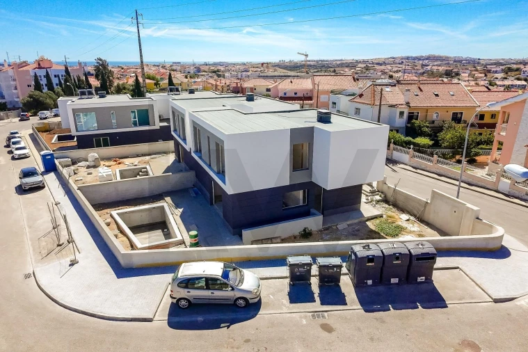 Moradia T4 para Venda em Porto Salvo Foto 30