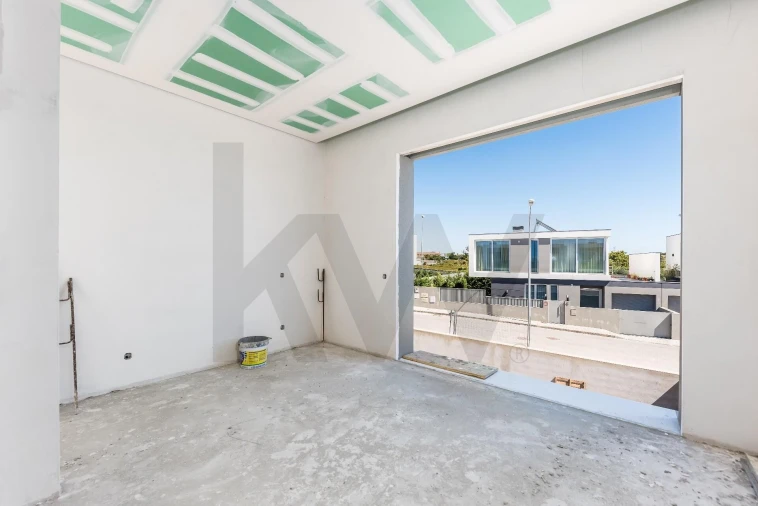 Moradia T4 para Venda em Porto Salvo Foto 17