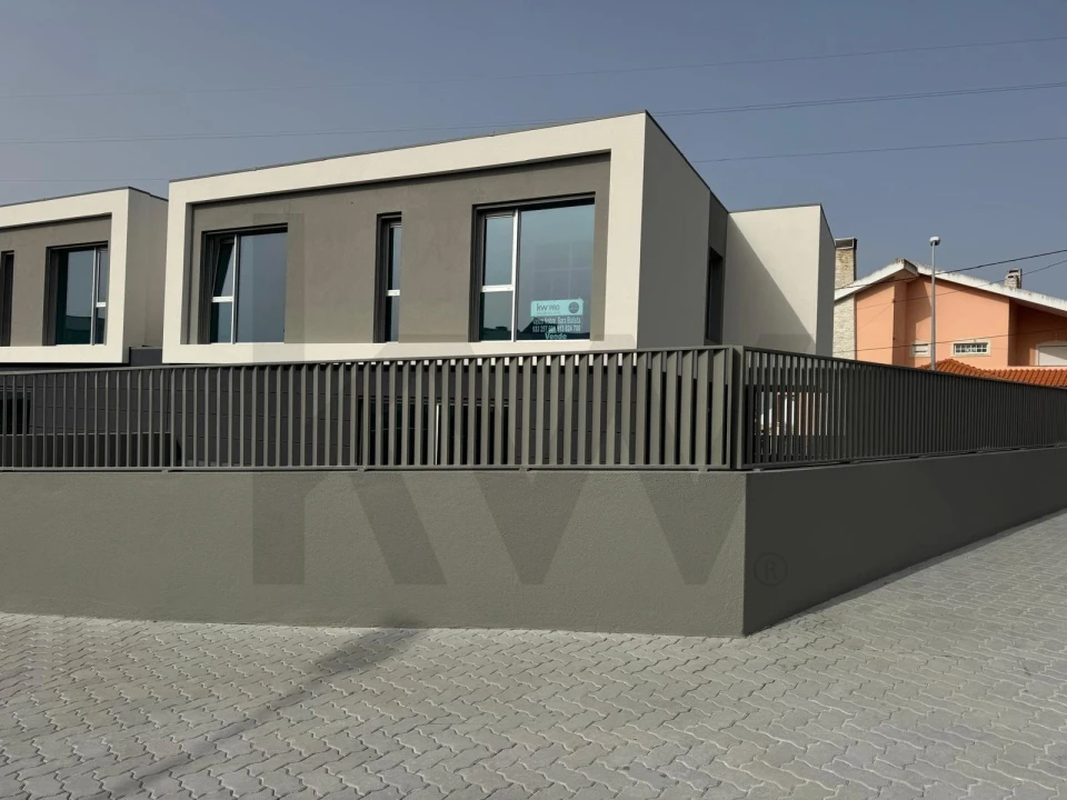 Moradia T4 para Venda em Porto Salvo Foto 46