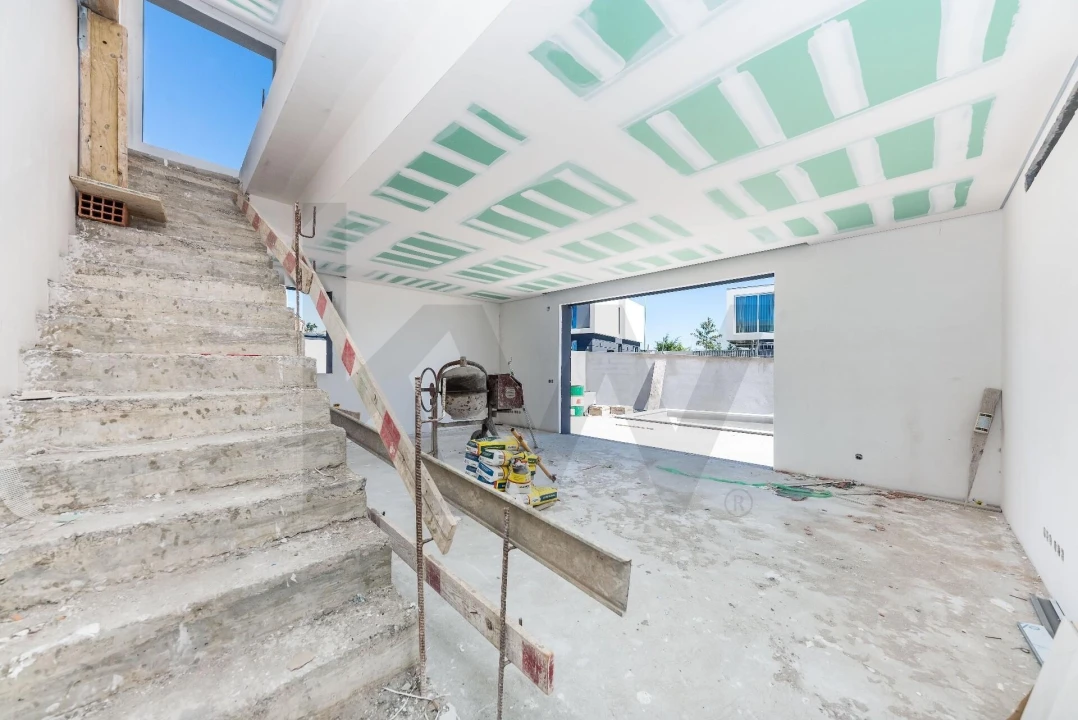 Moradia T4 para Venda em Porto Salvo Foto 3