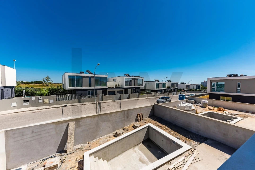 Moradia T4 para Venda em Porto Salvo Foto 19