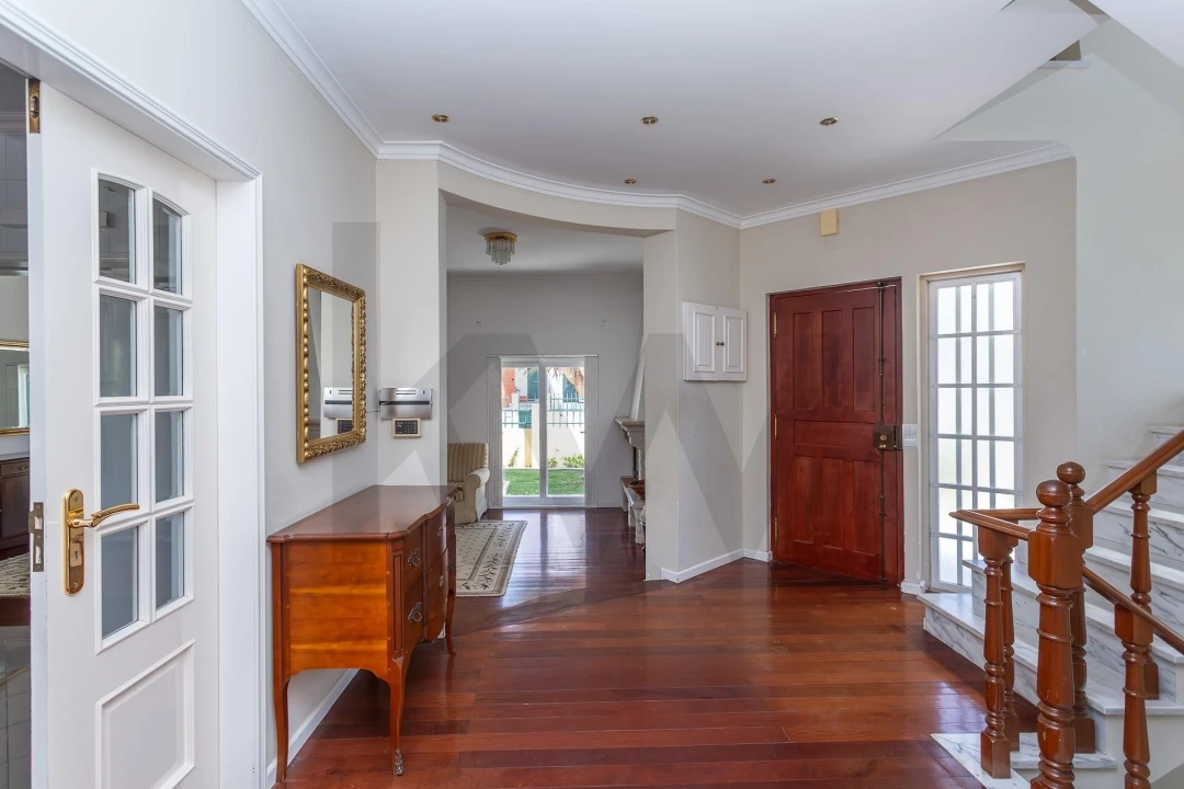 Moradia T5 para Venda em Laranjeiro e Feijó Foto 3